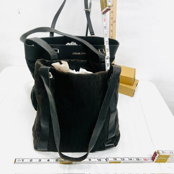 Vgt Set of 2: BVLGARI Canvas & Michael Kors Nylon Black Gray Shoulder Bags (40) - Picture 3 of 16